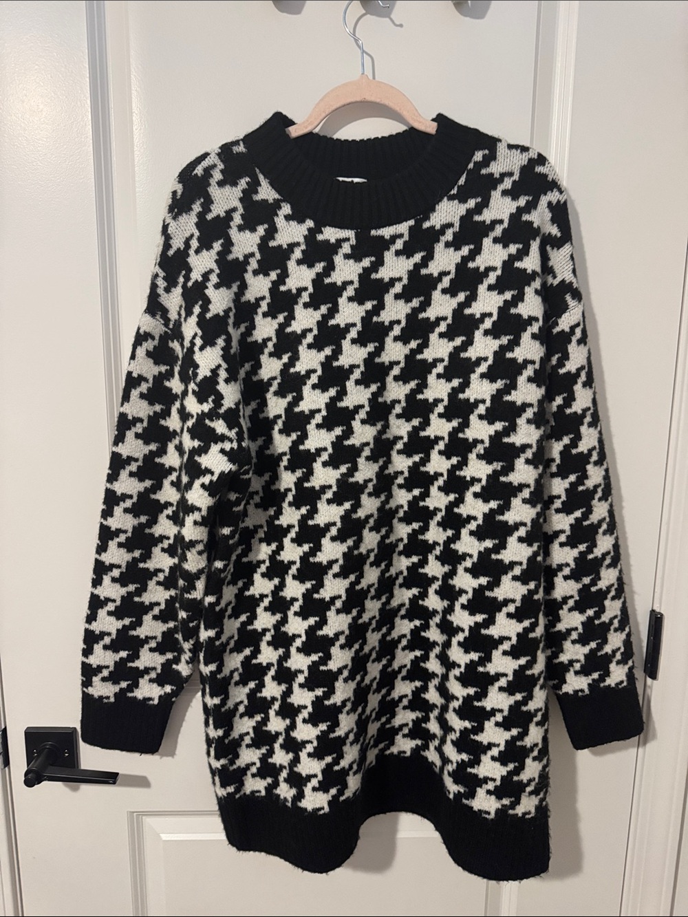 H&M Black and White Houndstooth Crewneck Sweater